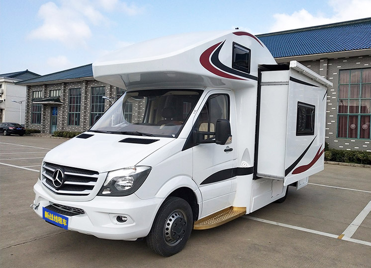 奔驰斯宾特扩展C型房车