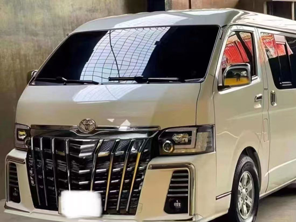 丰田海狮9座商务车
