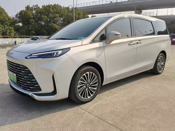 别克陆尊商务车7座