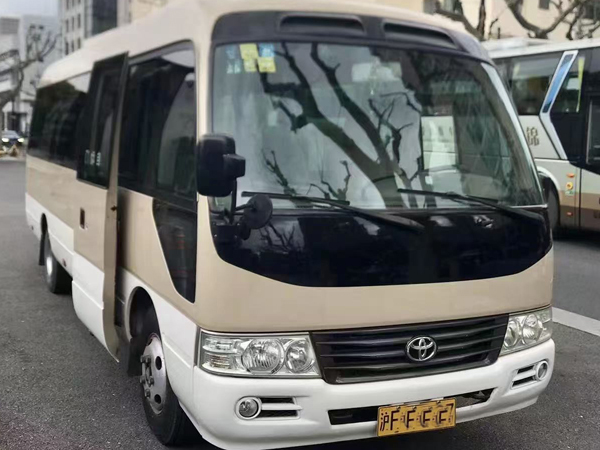 丰田考斯特中巴19座商务车